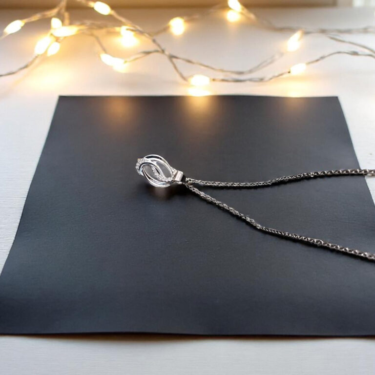 Intertwined Pendant Necklace