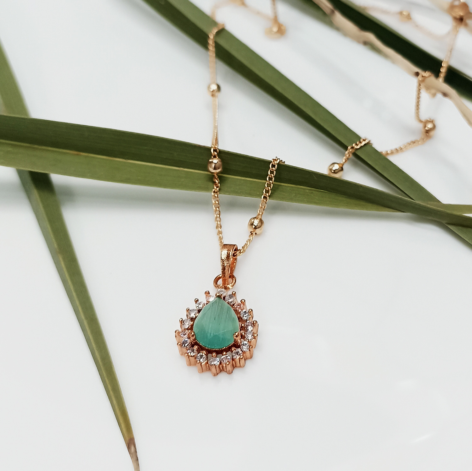 Exquisite Rose Gold Teardrop Necklace