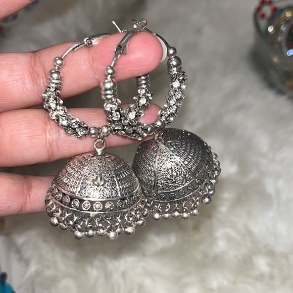THE ULTIMATE GUIDE TO EARRING TYPES